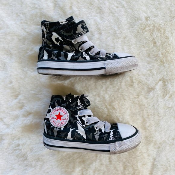 Converse Chuck Taylor All Star Hi-Top Toddler Sneakers Shark Pattern size 5 - Picture 2 of 8
